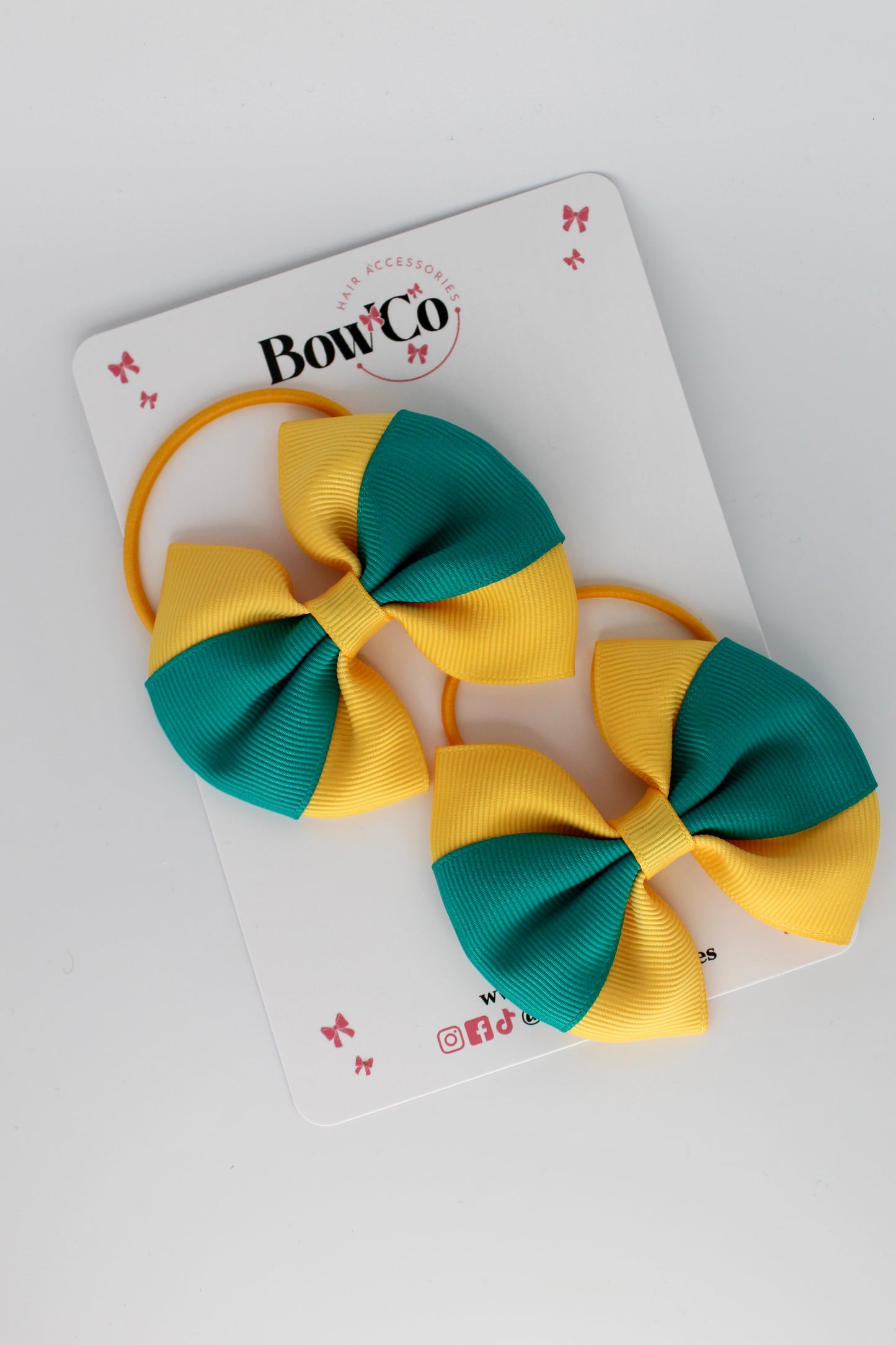 Jade Green and Yellow Gold Round Tuxedo Bow