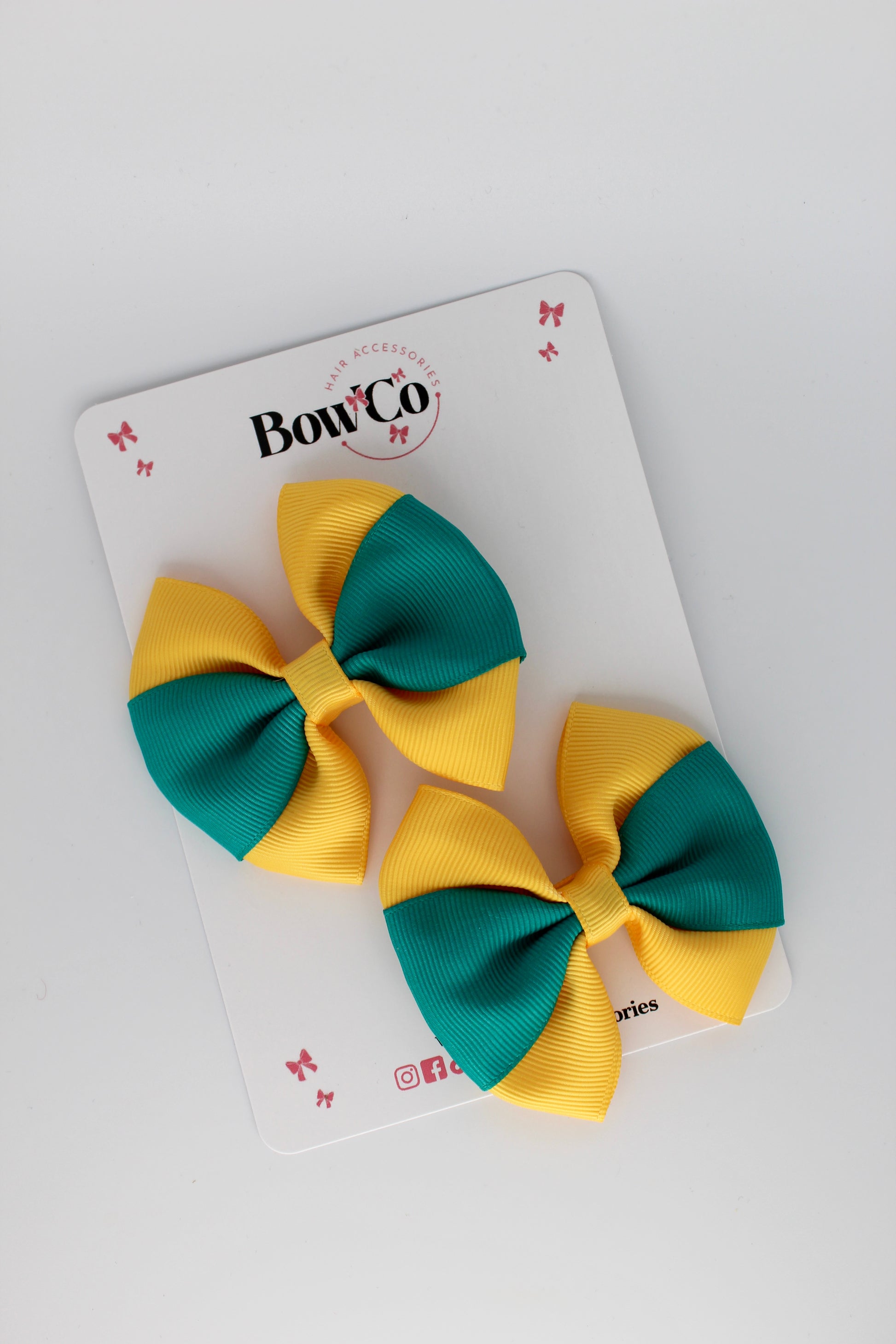 Jade Green and Yellow Gold Round Tuxedo Bow